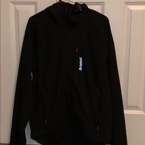 Puma Men’s Arsenal rain jacket. Waterproof size L